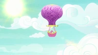 Pinkie and Gummy riding the Twinkling Balloon S7E11