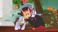 Sable Spirit tearfully returns Mistmane's hug S7E16