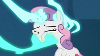 Sweetie Belle in magic claws' clutches S8E26