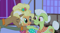 Trenderhoof and Granny Smith about to dance S4E13