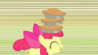 Apple Bloom running while carrying pies S4E17