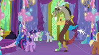 Discord laughing at Twilight Sparkle S7E1