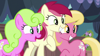 Flower trio impressed by Rarity's new look S7E19