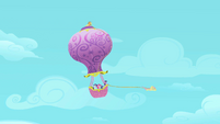 Fluttershy flying the balloon S2E02