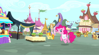 Pinkie Pie enters the marketplace S4E12