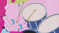 Pinkie drumming during Shine Like Rainbows EG2