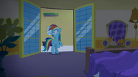 Rainbow Dash shocked by Goldie's cat S8E5