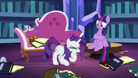 Rarity "this calls for a grand gesture!" S9E19