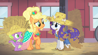 Rarity apologizing to Applejack S4E13