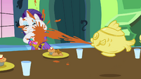 Rarity sprayed with soup S03E10