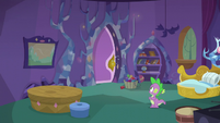 Spike sees the door closed S5E5