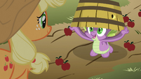 Spike under an apple basket S03E09