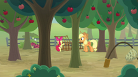 AJ and Apple Bloom set a box trap S9E10