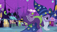 Twilight carrying Spike S2E04