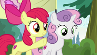 Apple Bloom pointing at the kayaks S7E21