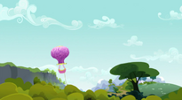 Balloon floats down Everfree Forest S3E09