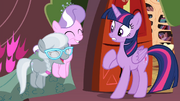 S04E15 Twilight zdziwiona zachowaniem kucyków.png