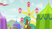 Spur notices Crusaders going to Ferris wheel S9E22