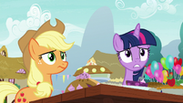 Twilight and Applejack look uncomfortable S7E23