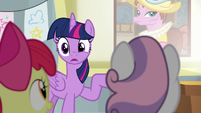 Twilight notices the Cutie Mark Crusaders S8E12