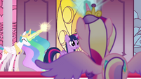 Twilight sees other princesses about to transfer their magic S4E26