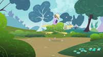 Bees attack Twilight S1E15