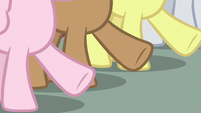 Close-up on Apple Bloom and campers' hooves S7E21