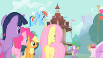 Main ponies and Spike panicking S01E19