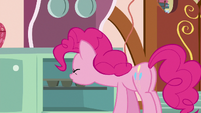 Pinkie Pie putting muffins in the oven S6E22