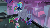 Power Ponies flinching from pretzel cart S4E06