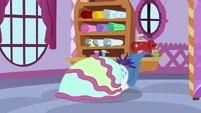 Rarity hides her face under her dress S7E19.png (702 KB)