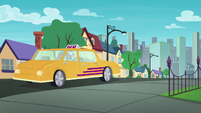 Taxi pulls up in front of Rarity's house EGDS40