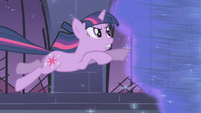 Twilight jumps into the whirlwind S1E02