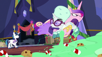 Cadance swoops to Rarity's rescue MLPBGE