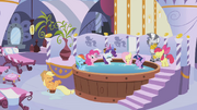 Pinkie Pie hot tub spa S1E09
