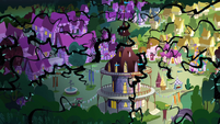 Ponyville covered in vines S4E01