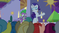 Rarity scoffing at the crowd S9E17