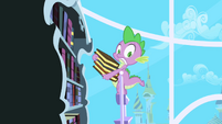 Spike about to fall S1E01