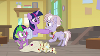 Twilight pushing Dusty Pages away S9E5