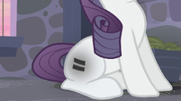 Equal sign cutie mark influencing Rarity S5E02