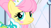 Fluttershy looks to her side S1E20