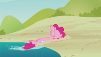 Pinkie Pie clone backstroking through the sand S3E03