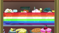 Rainbow quickly places carrot soup on trays S8E5