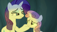 Rarity comforting Sweetie Belle S7E16