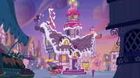 Sugarcube Corner exterior at early sunset S9E11