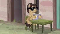 Cool Beans reading a magazine S7E8.png (744 KB)