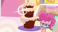 Pinkie Pie presents three-layer cake PLS1E11b