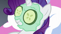 Rarity with mud mask and cucumbers S6E10