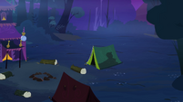 Silhouette of Scootaloo in the tent S3E06