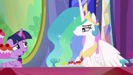 Twilight backing away from Celestia S6E6